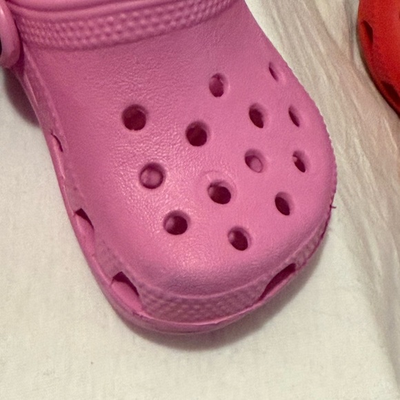 Pink 2/3 Infant Crocs - Picture 3 of 4